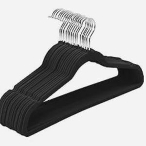 🛍👠NWT 12 Non-Slip durable Velvet Hangers👠🛍